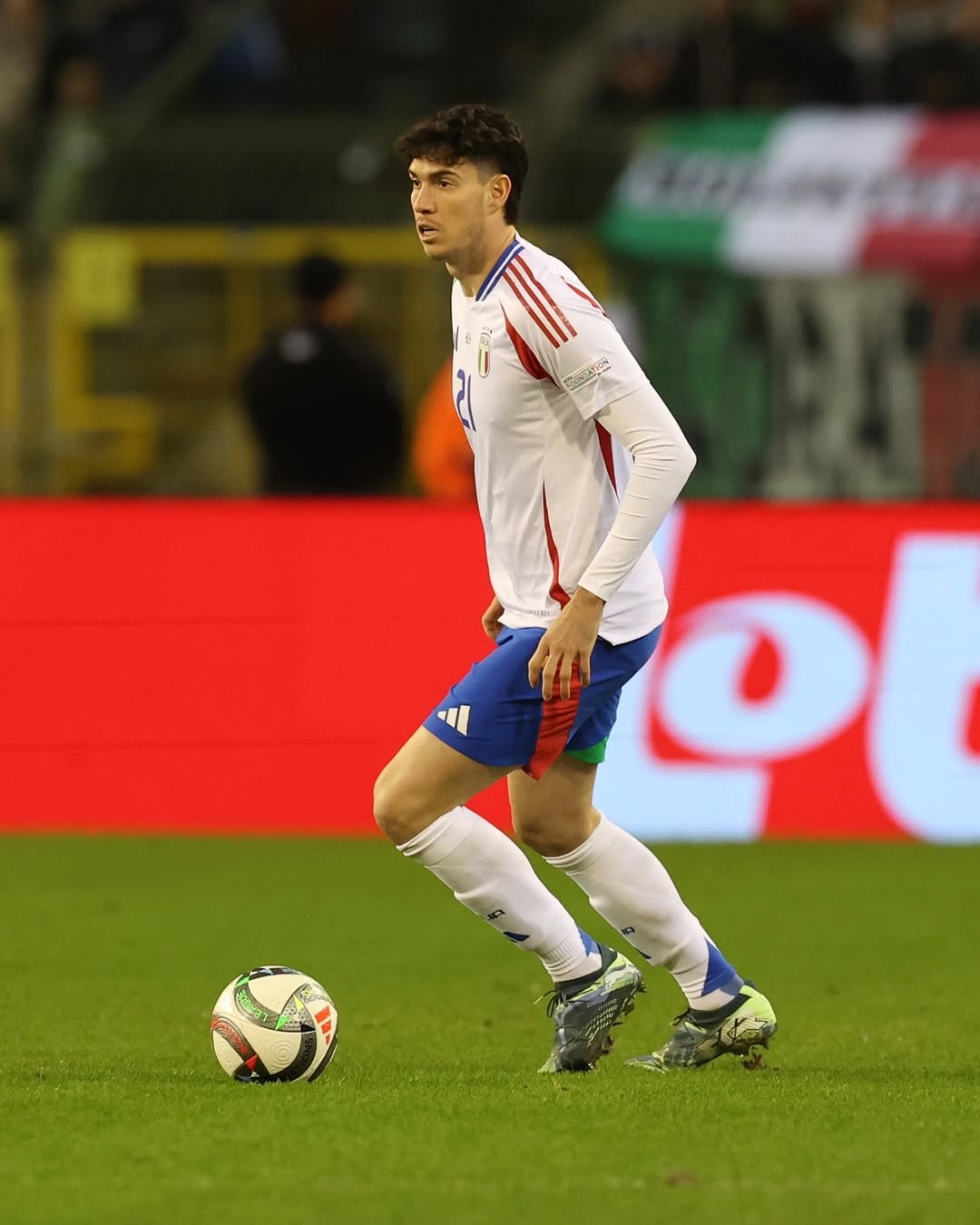 bastoni-em-campo-pela-selecao-italiana.jpg