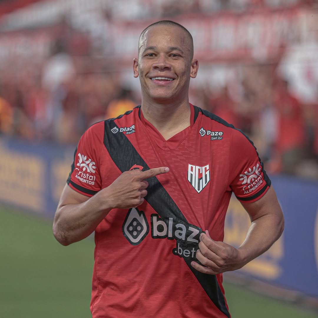 caio-dantas-comemorando-gol-pelo-atletico-go.jpg