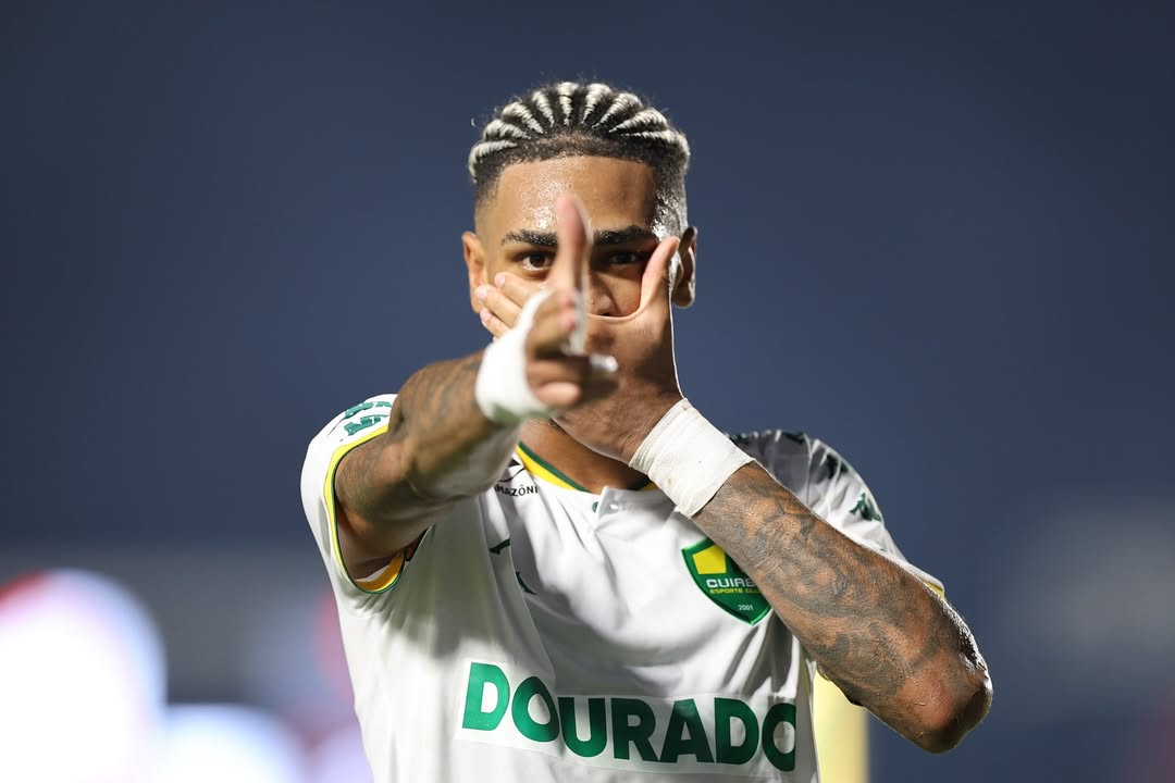 derik-lacerda-comemorando-gol-pelo-cuiaba.jpg