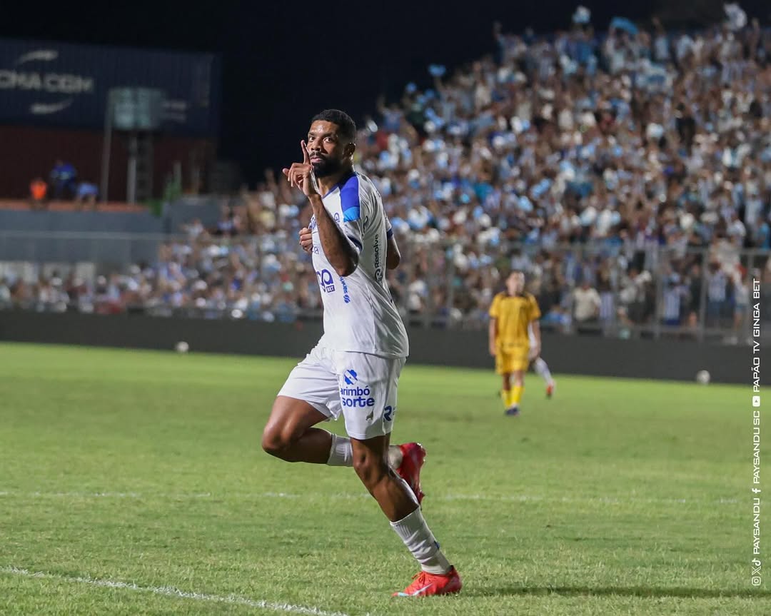 diogo-oliveira-comemorando-gol-pelo-paysandu.jpg