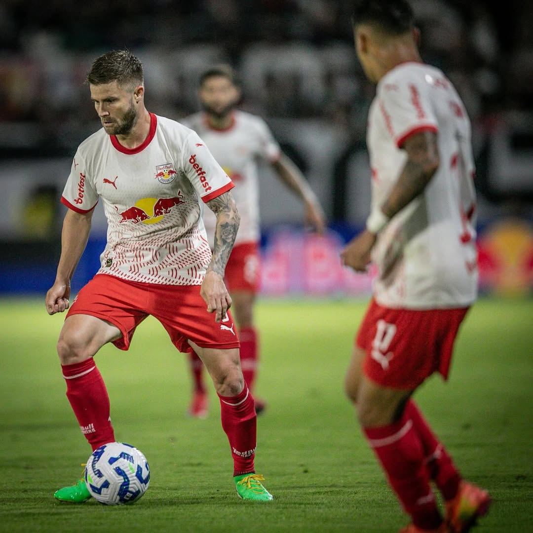 eduardo-sasha-em-campo-pelo-rb-bragantino.jpg
