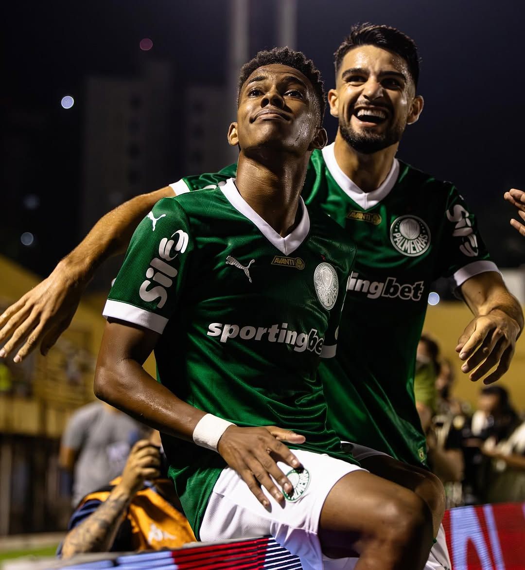 estevao-e-flaco-lopez-comemorando-gol-pelo-palmeiras.jpg