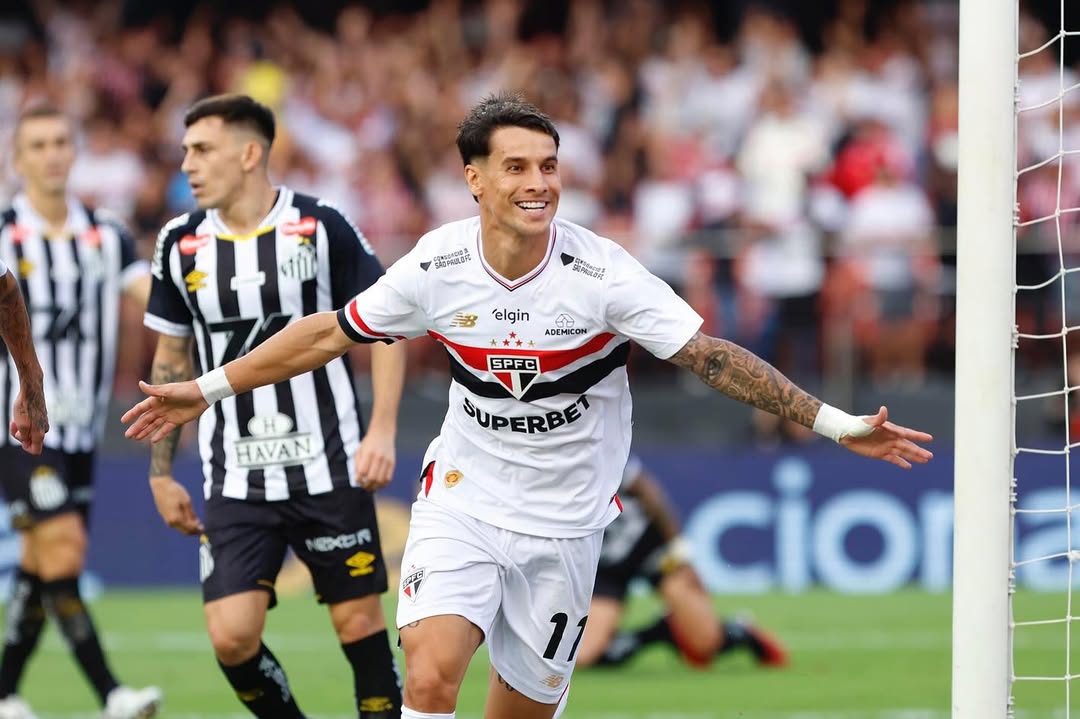 ferreirinha-comemorando-gol-pelo-sao-paulo (2).jpg