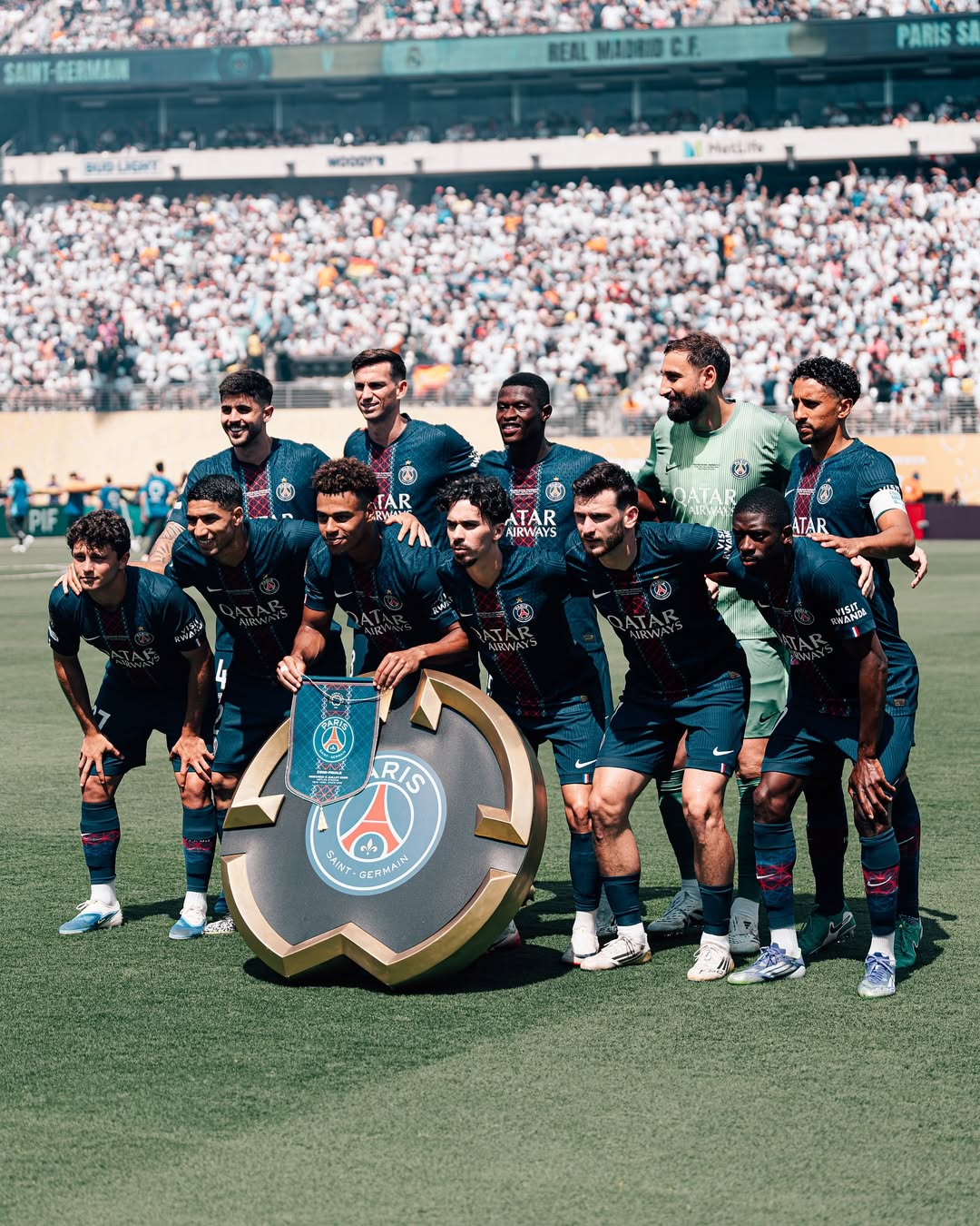 foto-onze-titulates-perfilados-psg.jpg