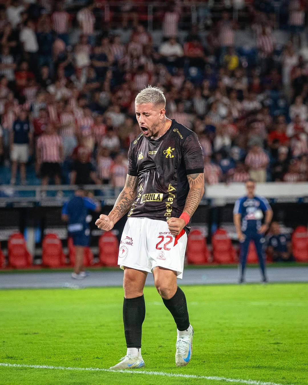holgado-comemorando-gol-pelo-america-de-cali.jpg