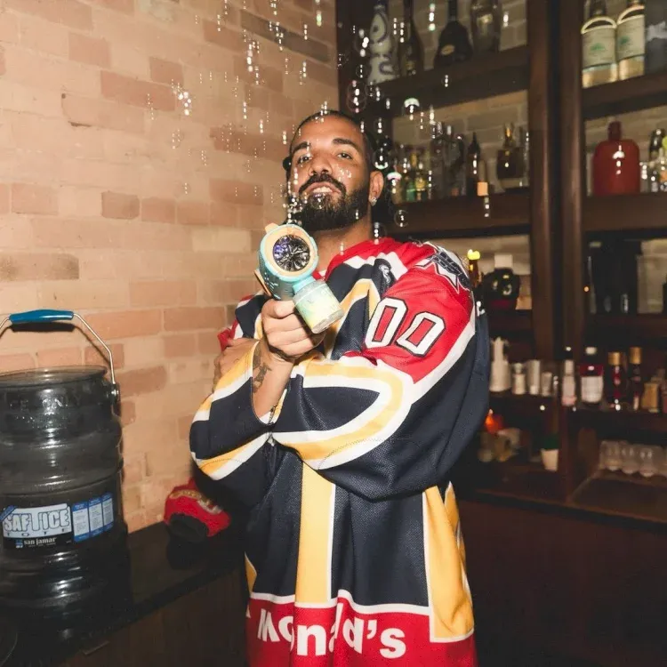 Drake tem prejuízo superior a R$2 milhões com derrota de Mike Tyson