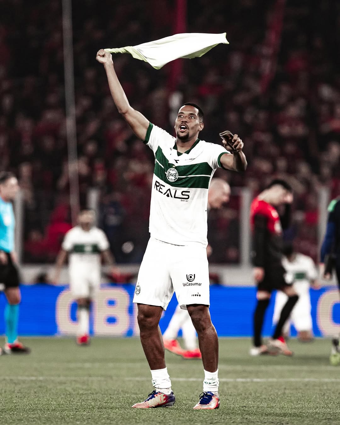 iury-castilho-comemorando-gol-pelo-coritiba.jpg