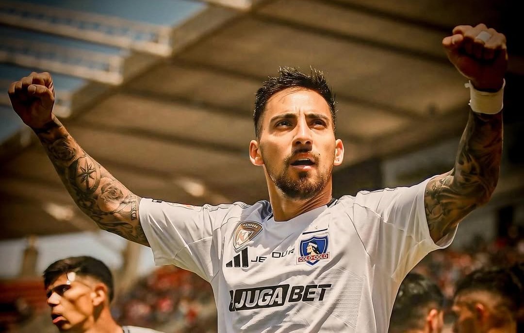 javier-correa-comemorando-gol-pelo-colo-colo.jpg