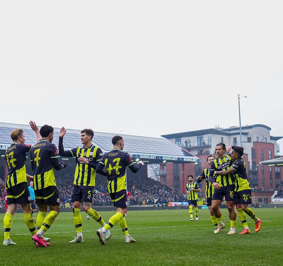 jogadores-city-comemorando.jpg