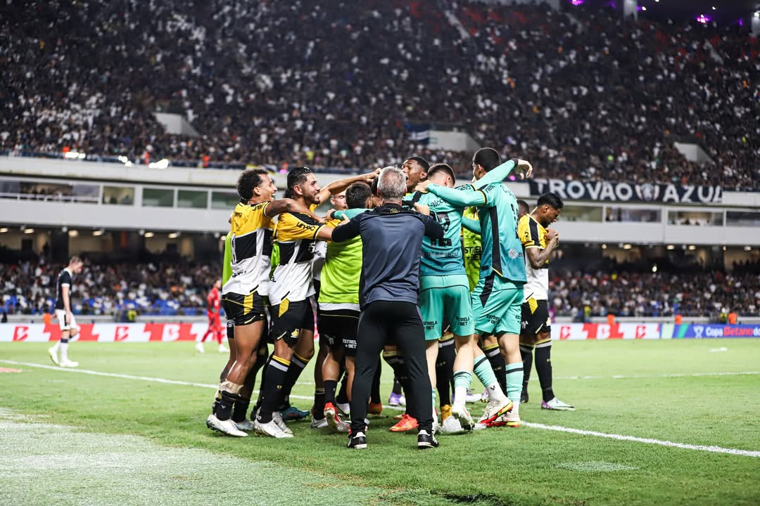 jogadores-criciuma-celebrando.jpg