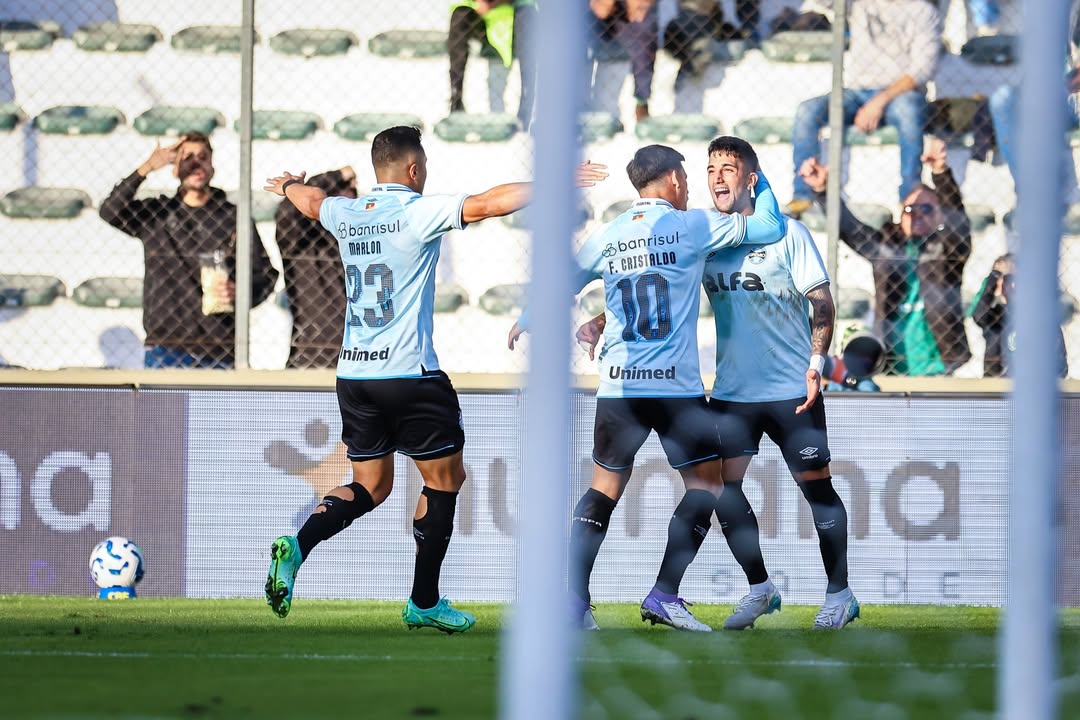 jogadores-gremio-comemorando.jpg