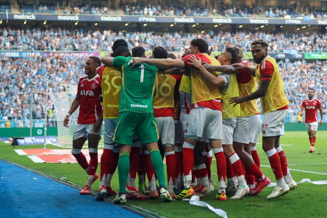 jogadores-internacional-comemorando.jpg