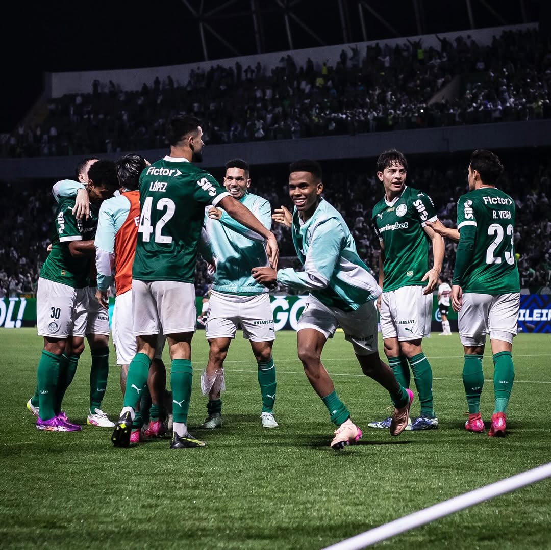 jogadores-palmerias-celebrando.jpg