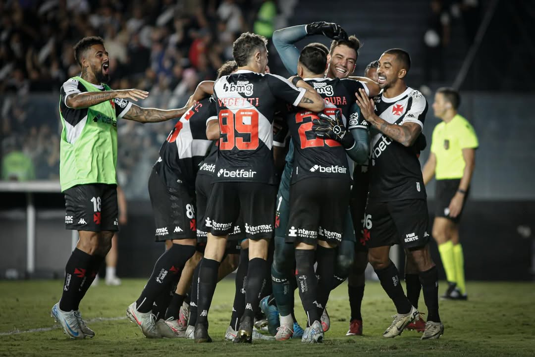 jogadores-vasco-celebrando.jpg