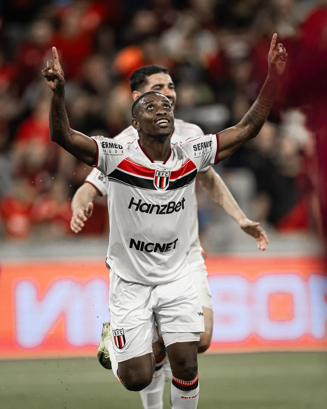 jonathan-cafu-comemorando-gol-pelo-botafogo-sp (2).jpg