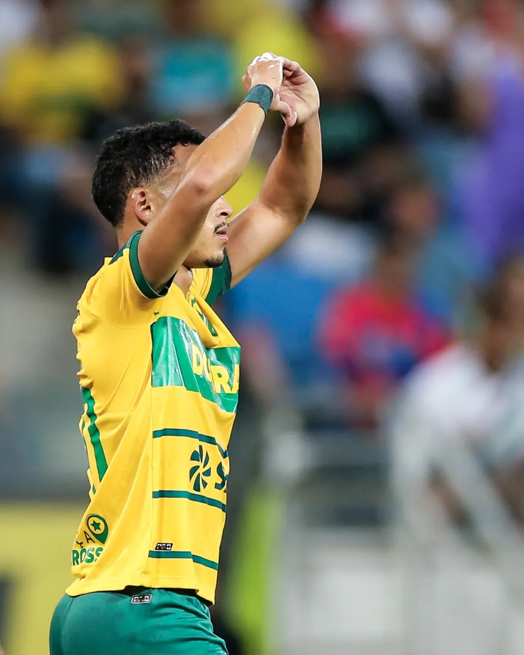 juan-christian-comemorando-gol-pelo-cuiaba.jpg