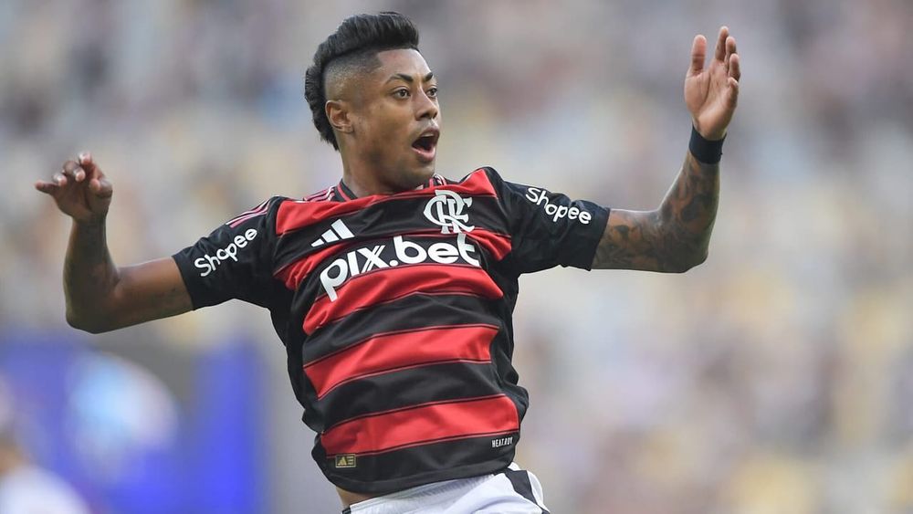 STJD aplica multa máxima a Bruno Henrique, que está liberado para seguir jogando pelo Flamengo