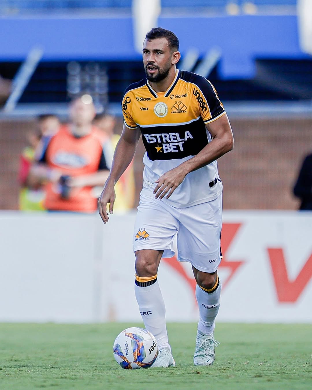 luciano-castan-em-campo-pelo-criciuma.jpg