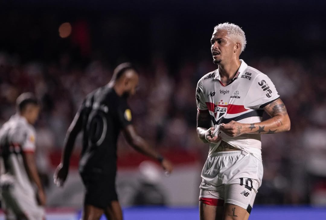 luciano-comemorando-gol-pelo-sao-paulo.jpg