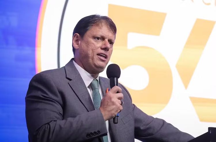 Tarcísio de Freitas defende fim das apostas online no Brasil e propõe tratamento para dependência