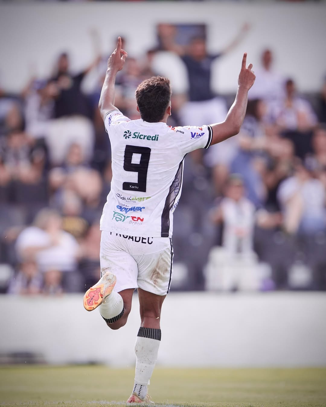 mingotti-comemorando-gol-pelo-operario.jpg