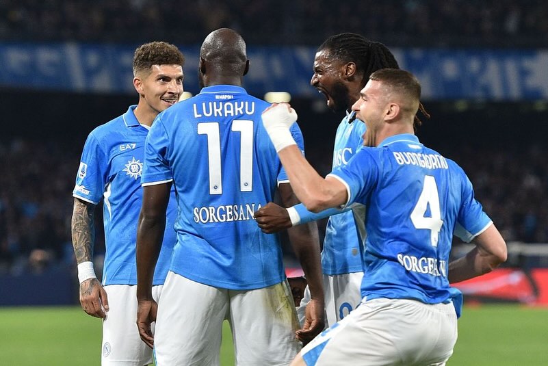 napoli-comemoracao-jogadores.jpg