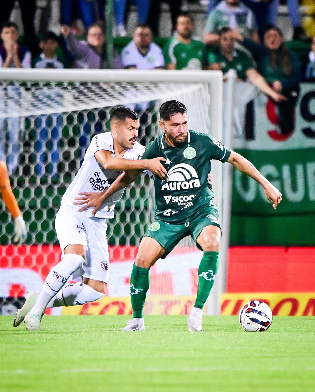 neto-pessoa-em-campo-pela-chapecoense.jpg