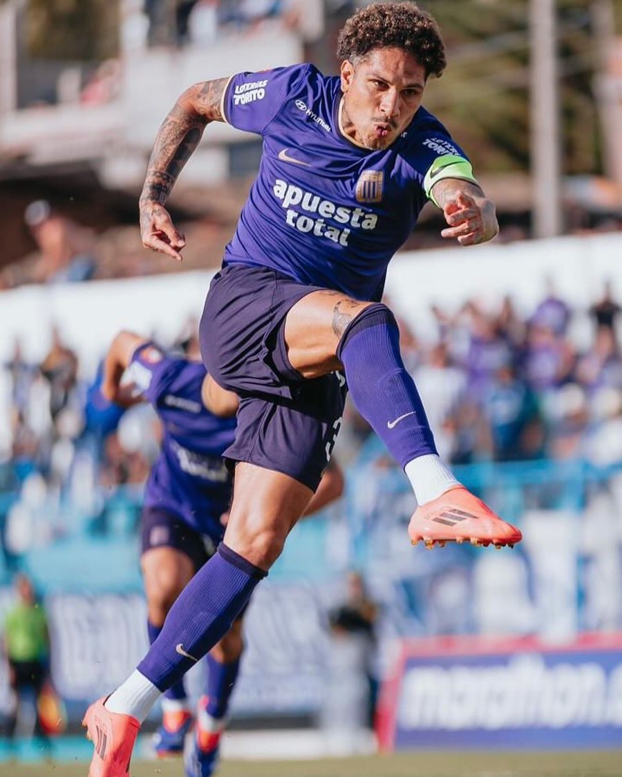 paolo-guerrero-em-campo-pelo-alianza-lima.jpg