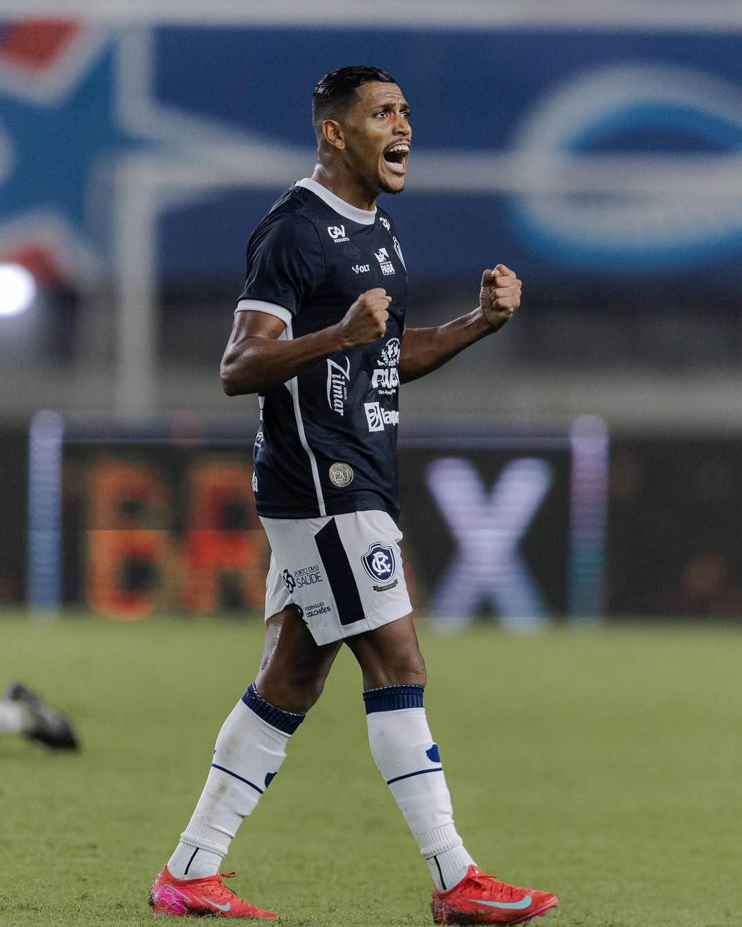 pedro-rocha-comemorando-gol-pelo-remo.jpg