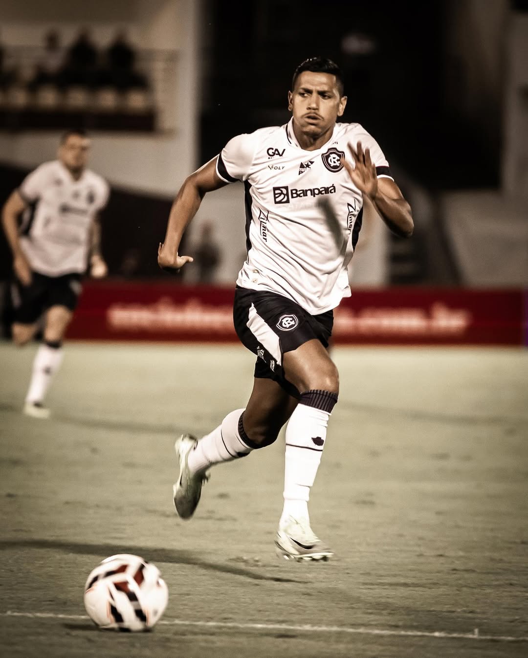 pedro-rocha-em-campo-pelo-remo (2).jpg
