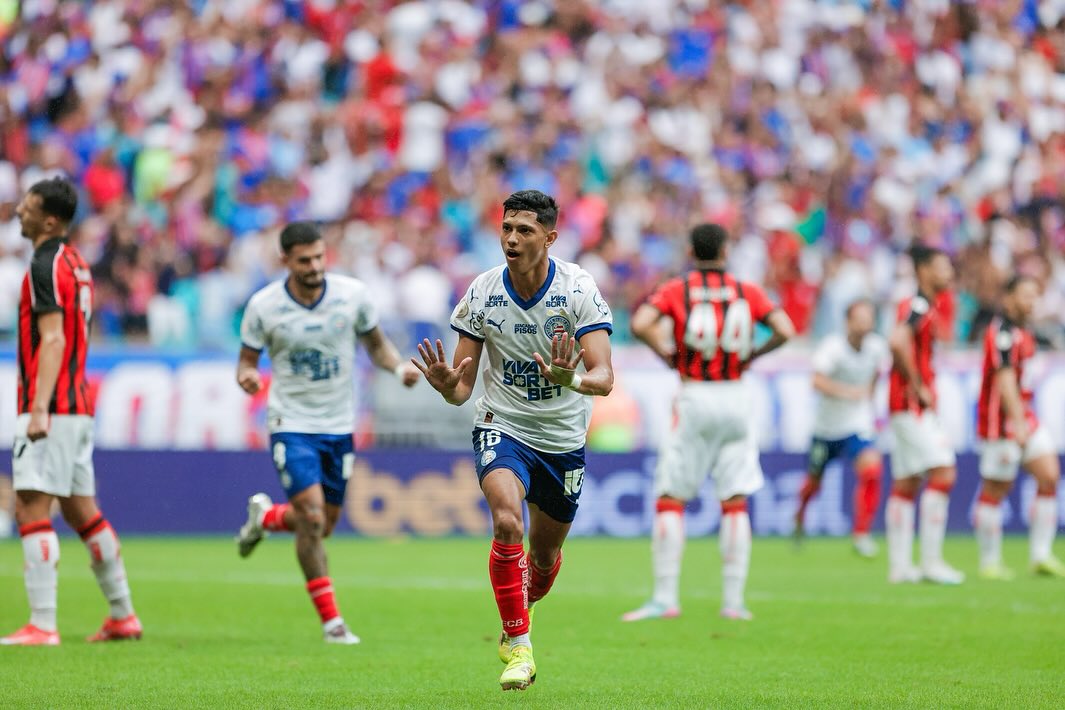 pulga-comemoracao-gol.jpg
