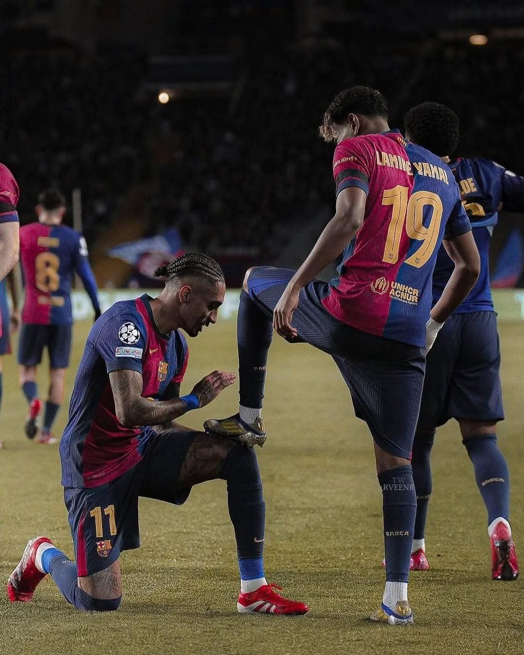 raphinha-e-lamine-yamal-comemorando-gol-pelo-barcelona.jpg