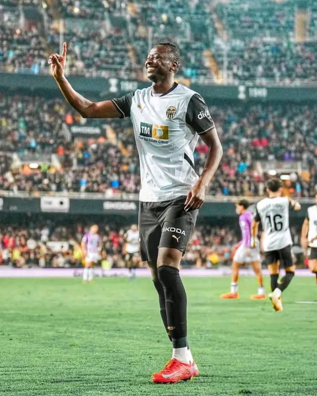 sadiq-comemorando-gol-pelo-valencia.jpg