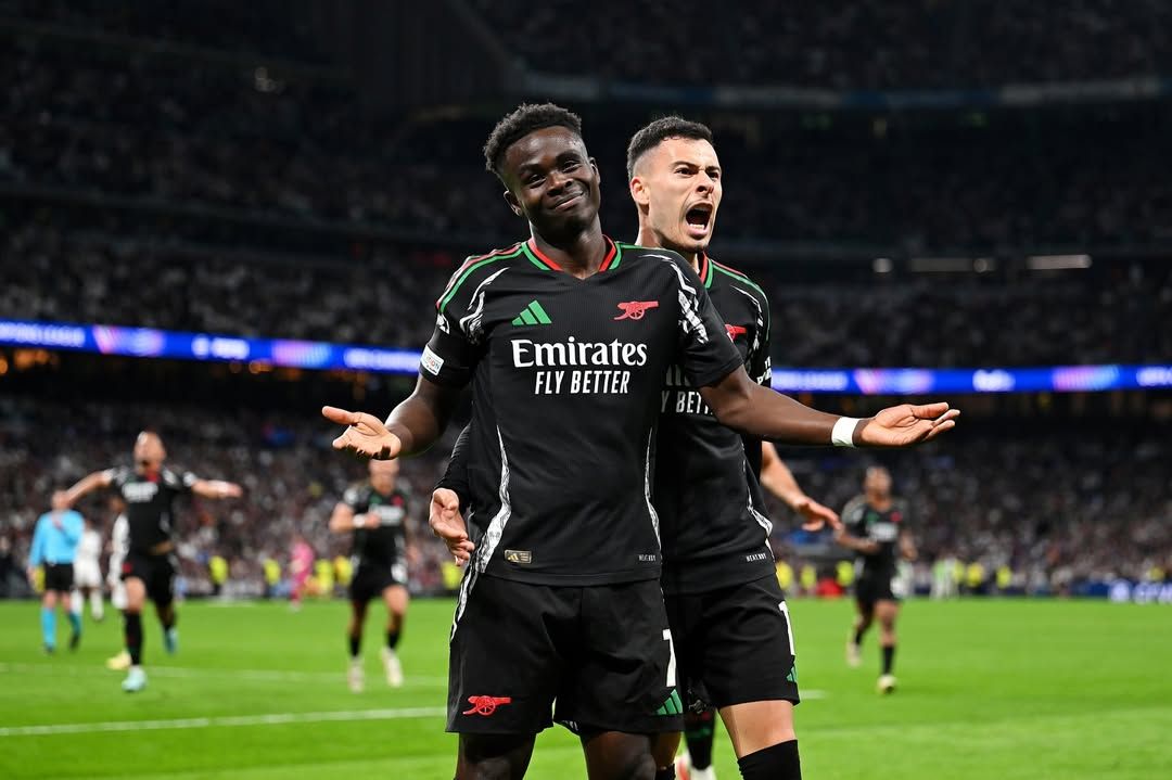saka-comemorando-gol-pelo-arsenal.jpg