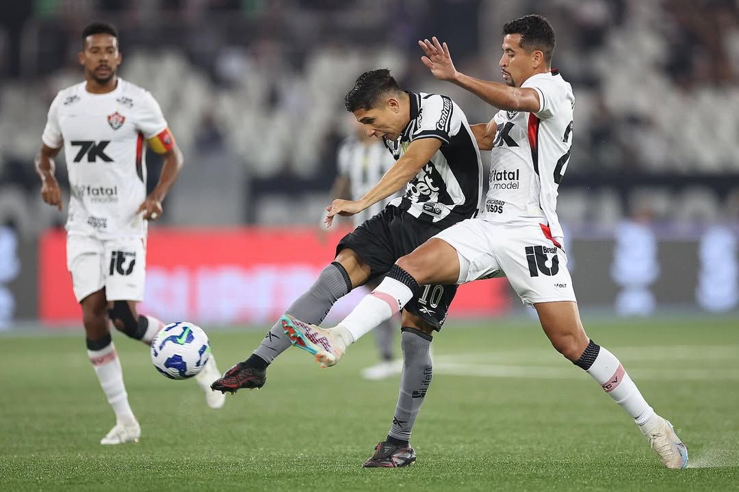 savarino-chutando-a-gol.jpg