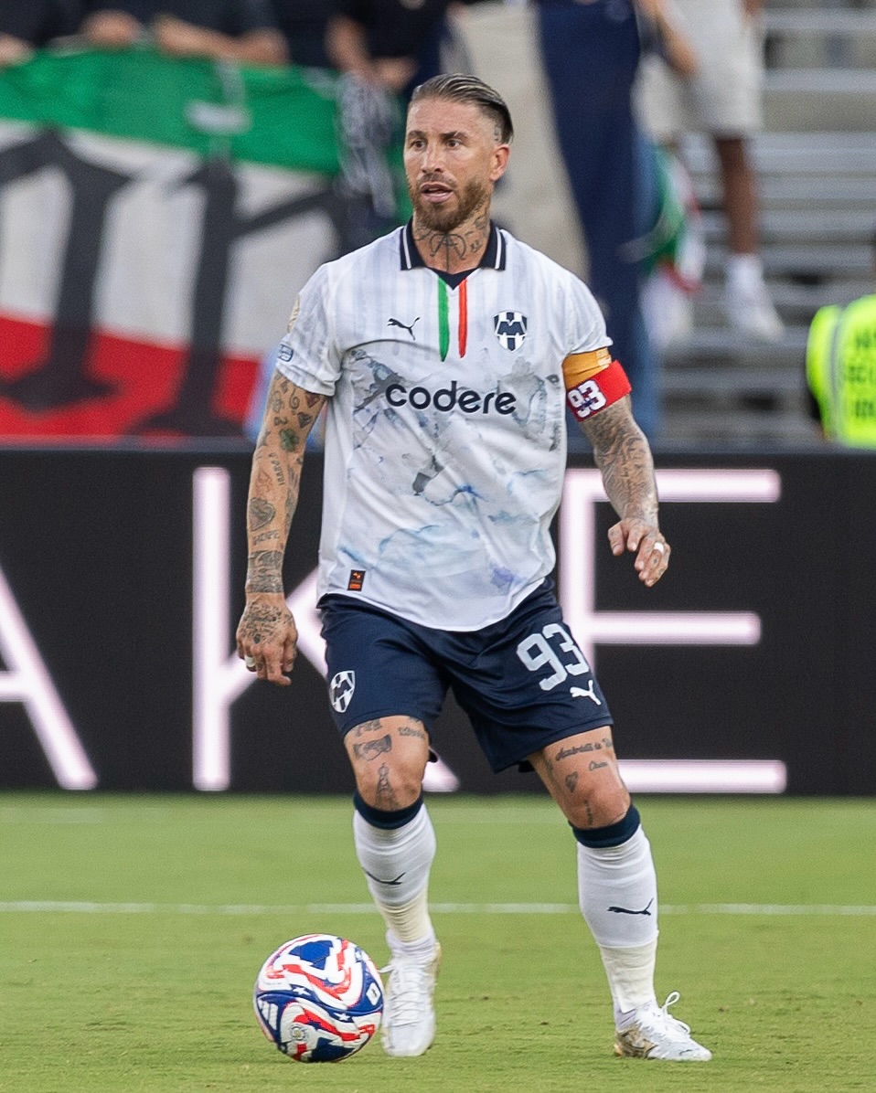 sergio-ramos-em-campo-pelo-monterrey.jpg