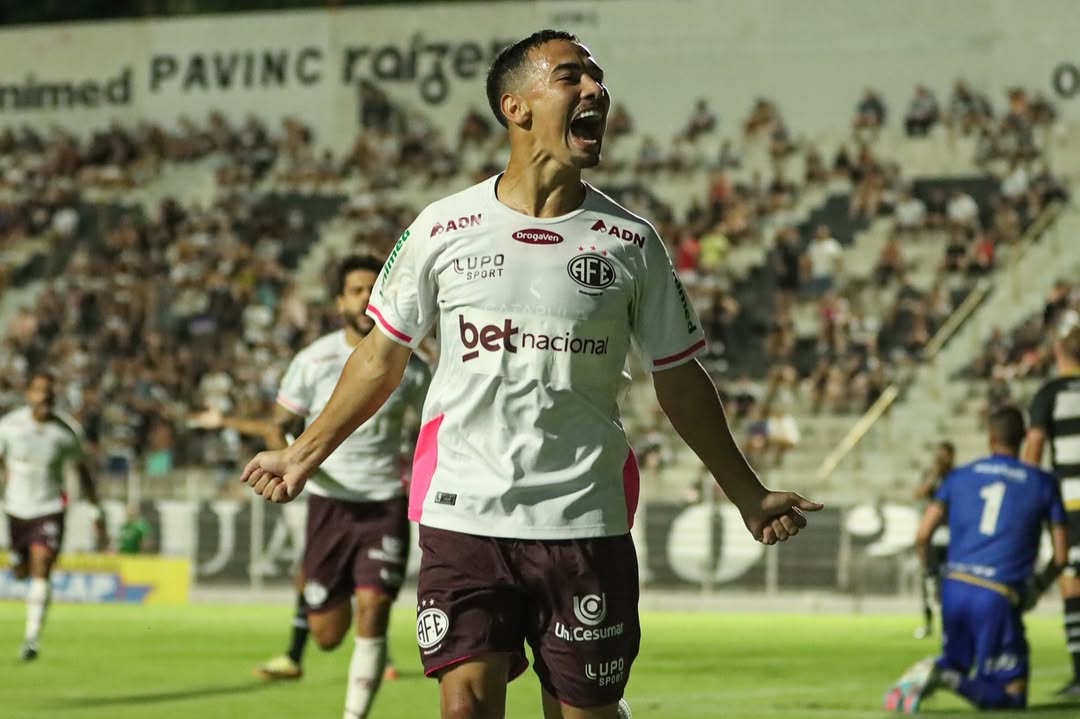 thayllon-comemorando-gol-pela-ferroviaria.jpg