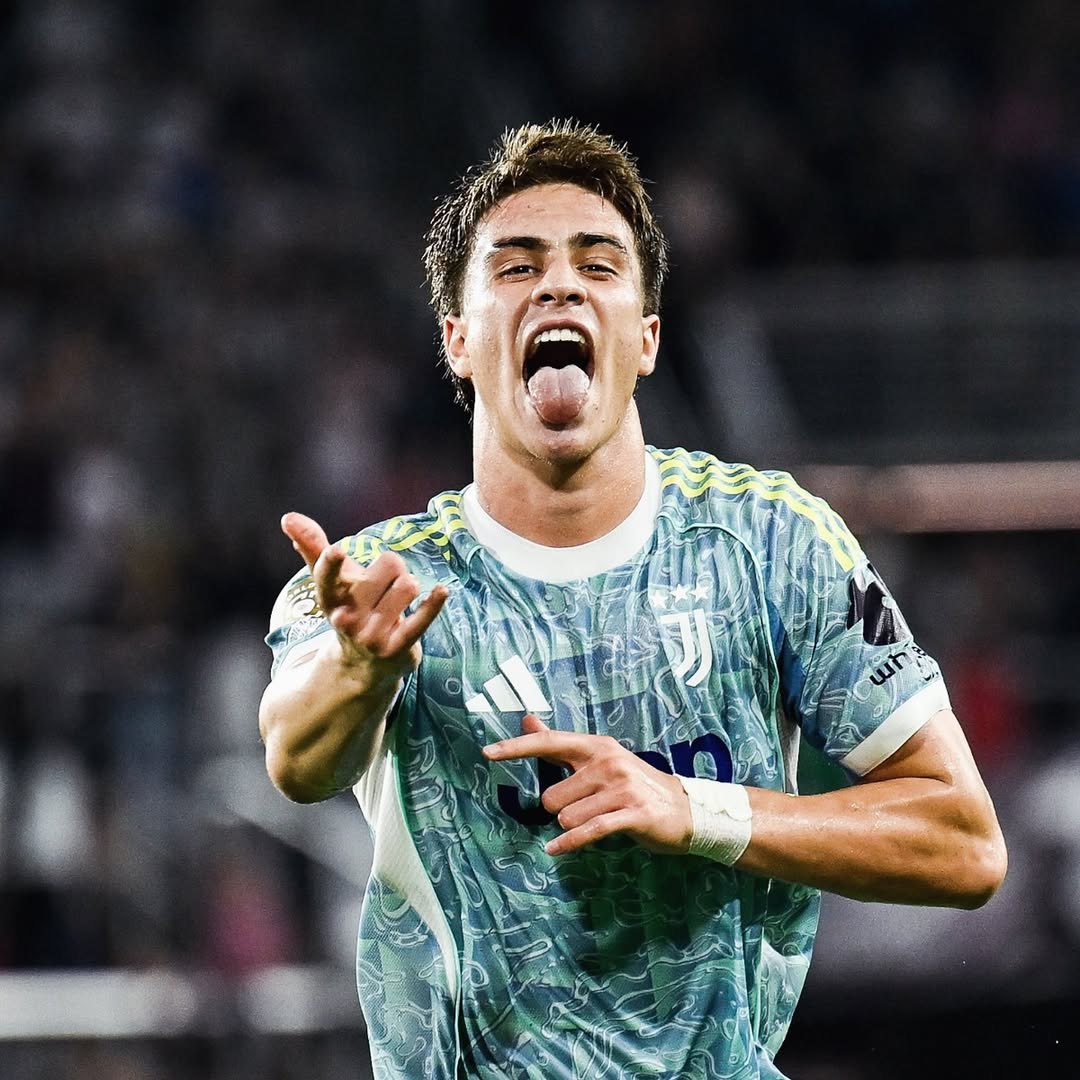 yildiz-comemorando-gol-pela-juventus.jpg